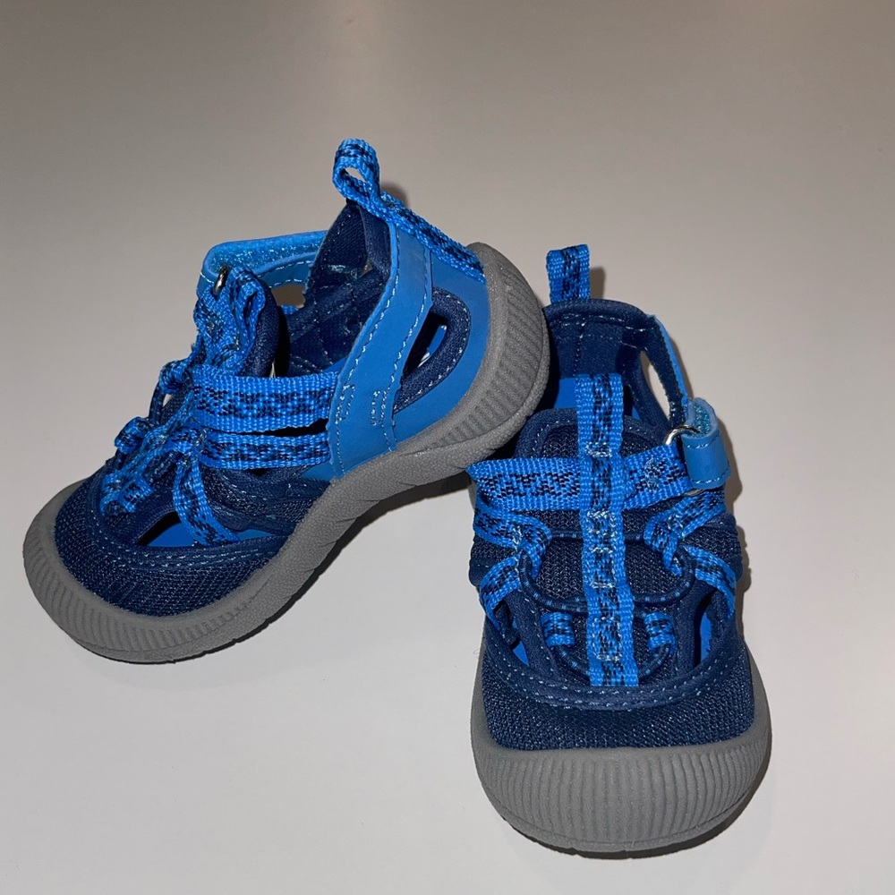 OshKosh B'Gosh Toddler Blue Sandals Shoes Size 5 Strap On Velcro - Never Worn